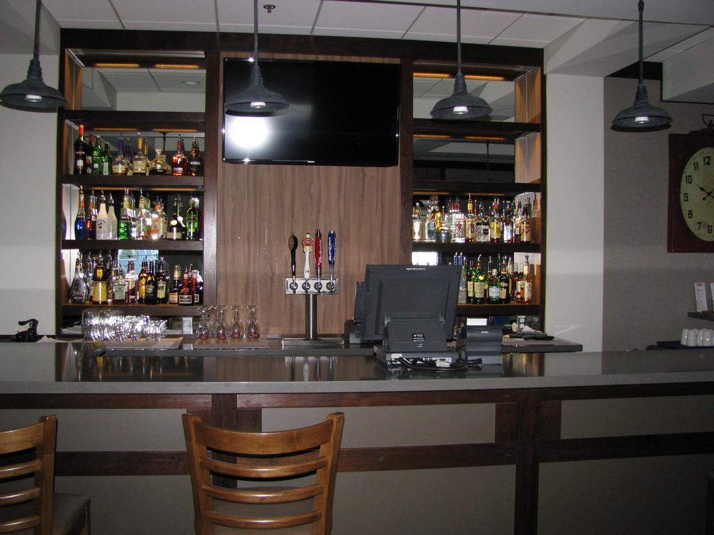 Billy Barker Casino Hotel Quesnel Buitenkant foto