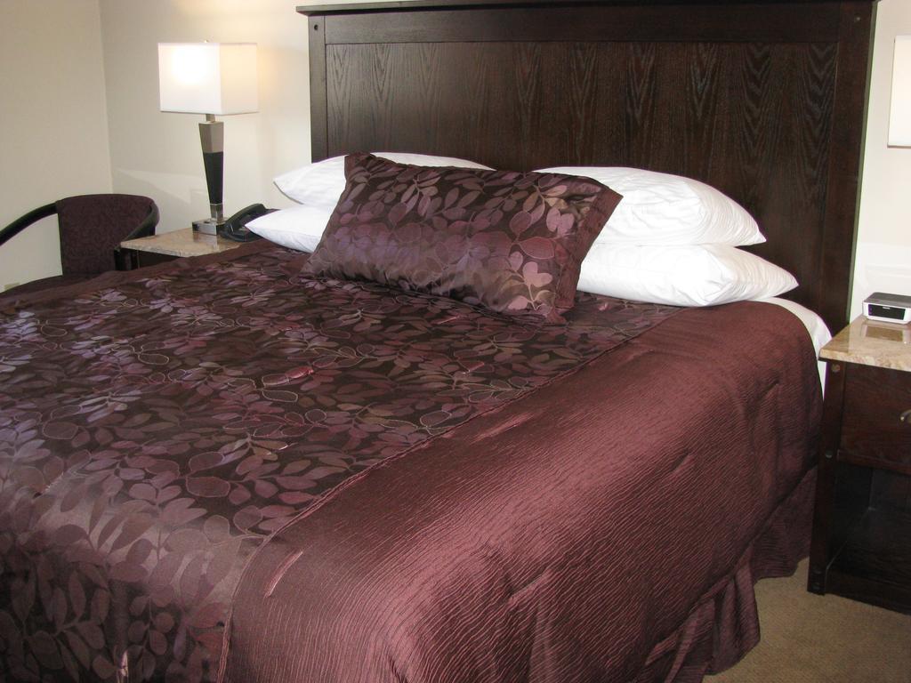 Billy Barker Casino Hotel Quesnel Buitenkant foto