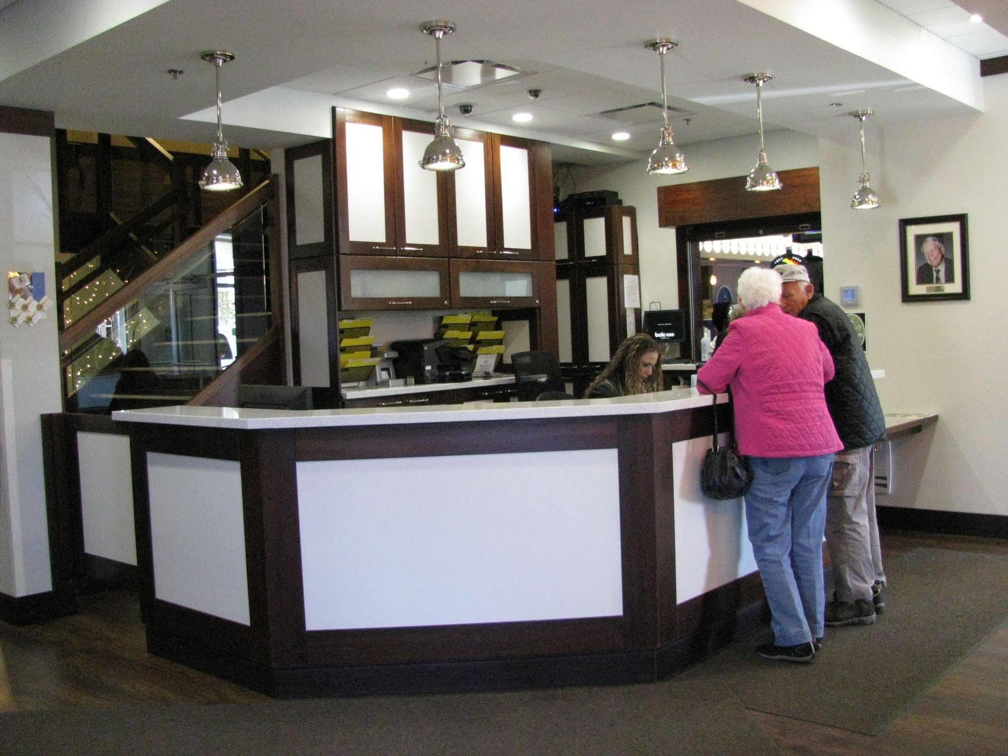 Billy Barker Casino Hotel Quesnel Buitenkant foto